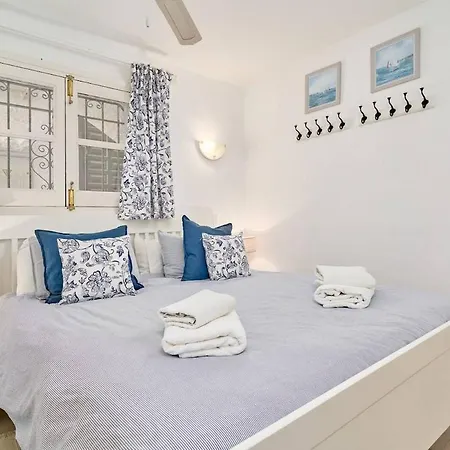 Casa Marazul Capistrano Дом отдыха Нерха