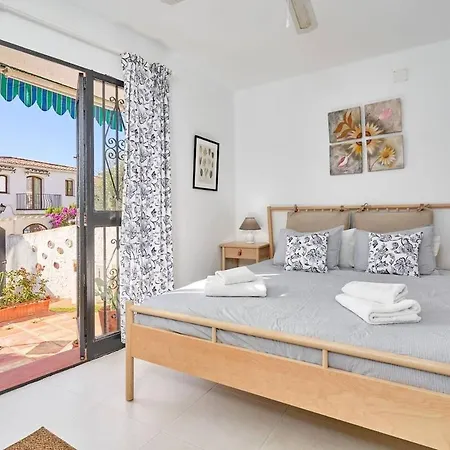 Casa Marazul Capistrano Tatil Evi